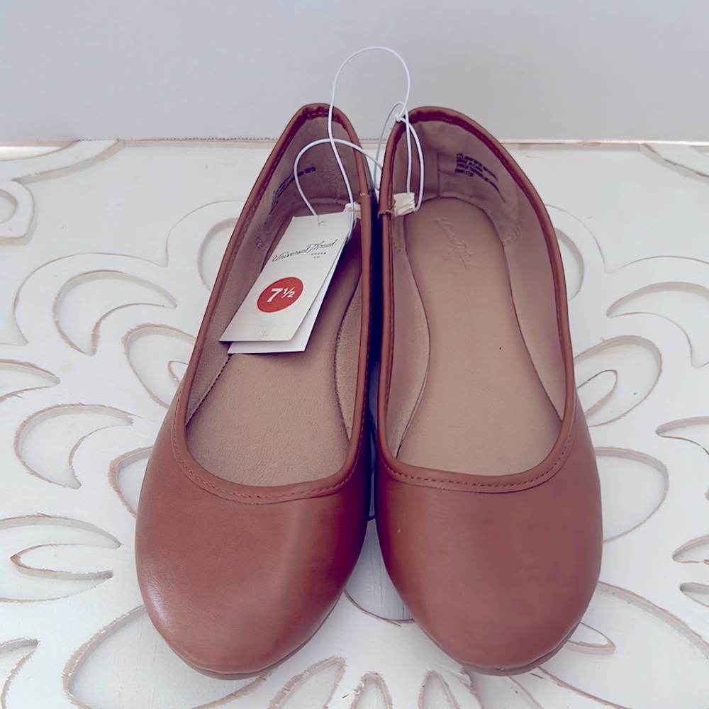 MEMORY FOAM Universal Thread’s Brown Flats